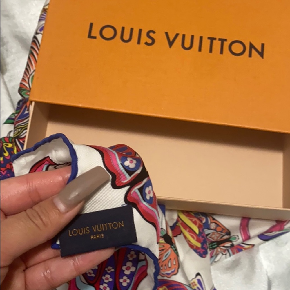 Loui Vuitton Scarf - Picture 3 of 3